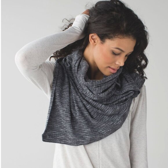Lululemon Vinyasa Scarf Coco Pique Black White - Picture 2 of 4